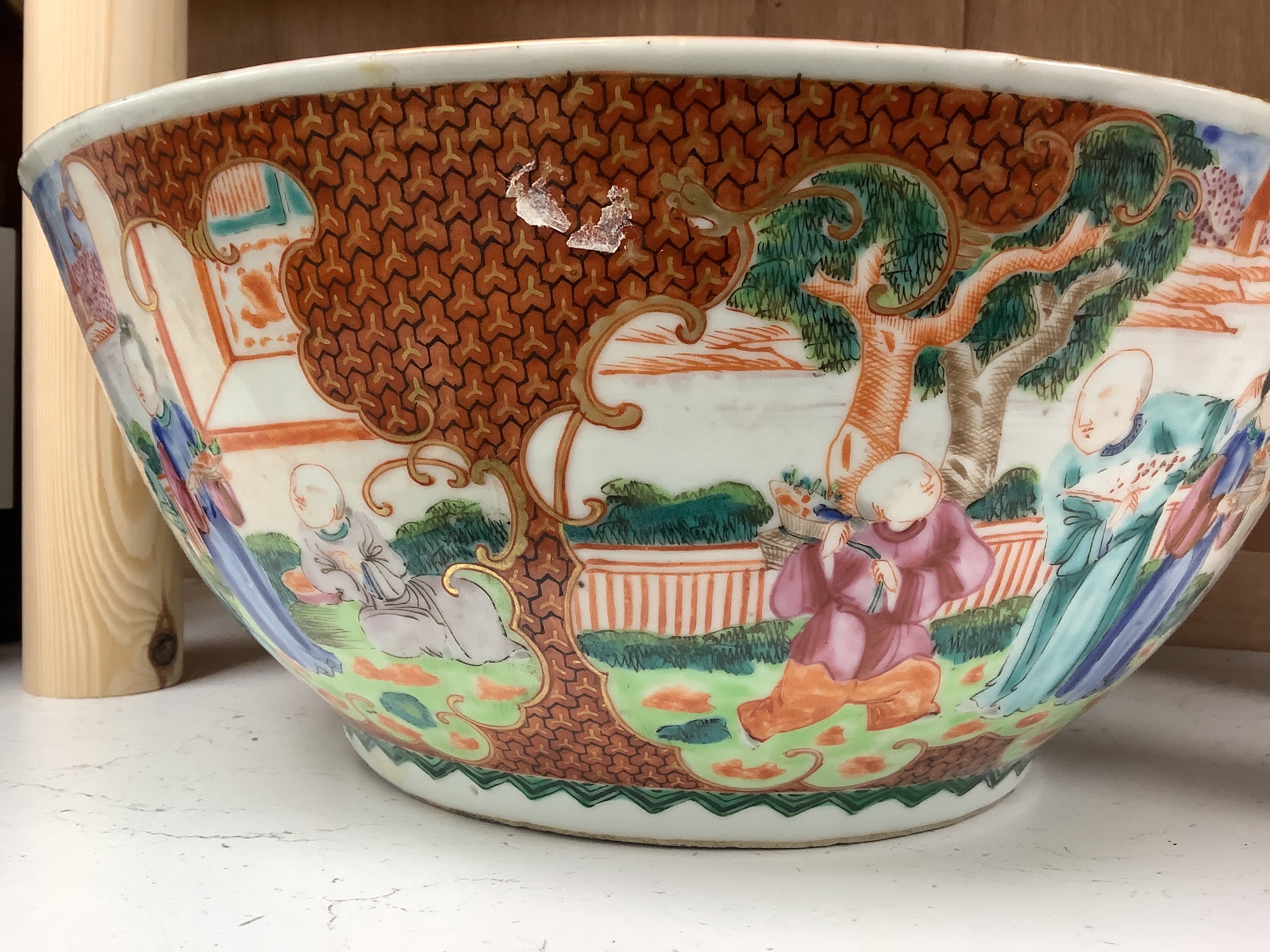 An 18th century Chinese famille rose punch bowl 30cm